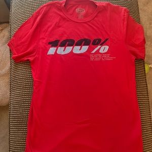 VGUC 100% tee red size medium